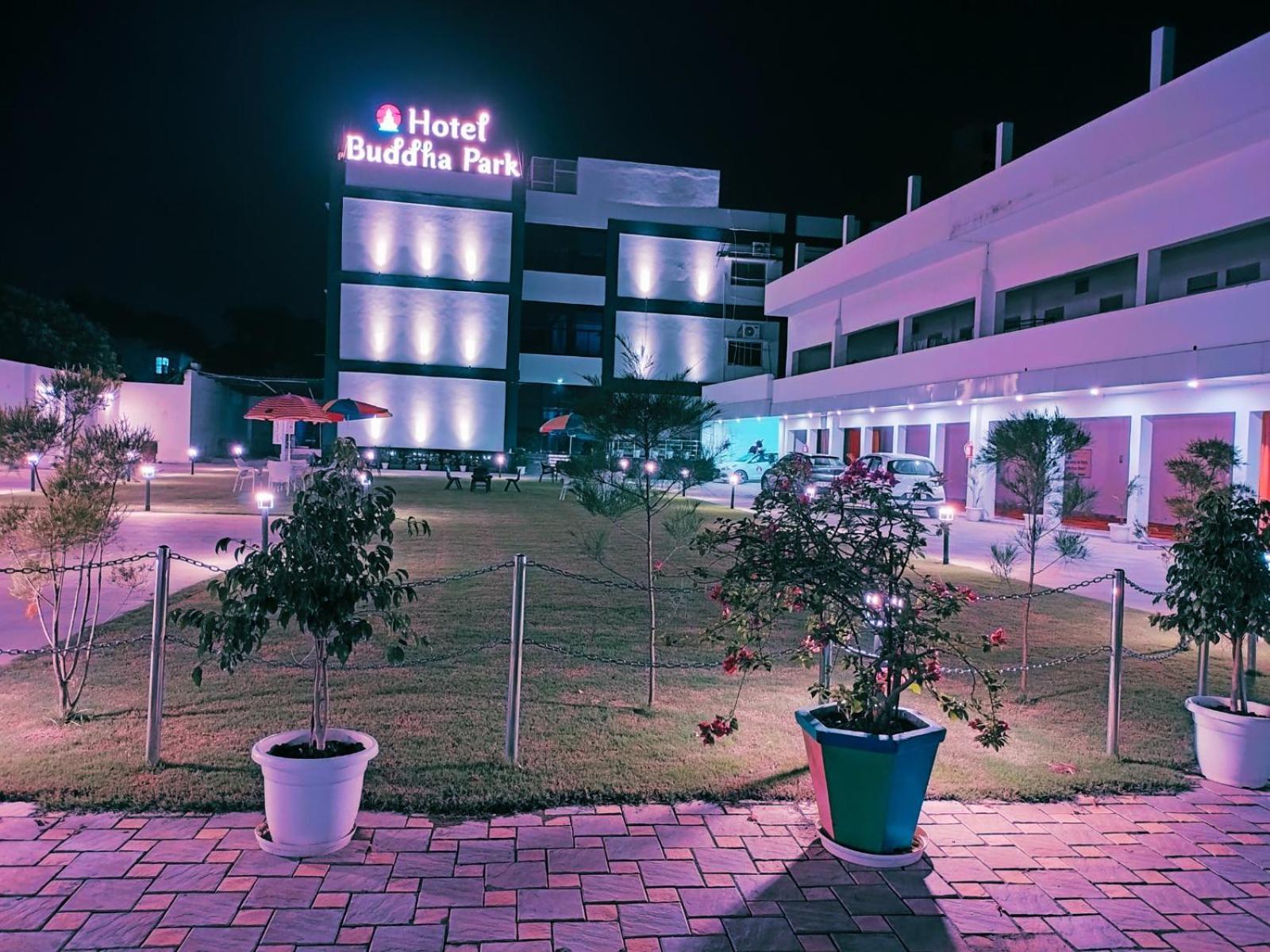 Hotel Buddha Park, Paharia, Varanasi Esterno foto